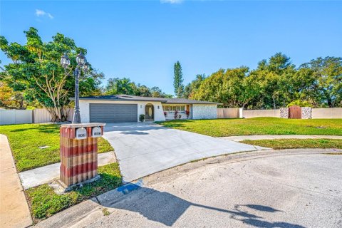 House in Clearwater, Florida 4 bedrooms, 195.09 sq.m. № 2212873 - photo 3