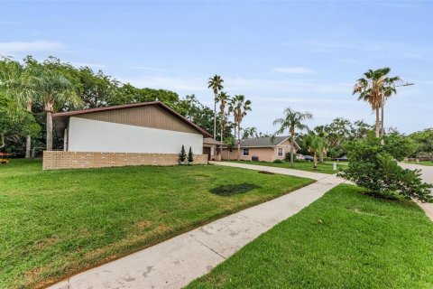 House in Dunedin, Florida 3 bedrooms, 140.84 sq.m. № 1770165 - photo 3