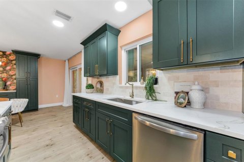 House in Dunedin, Florida 3 bedrooms, 140.84 sq.m. № 1770165 - photo 12