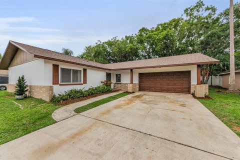 House in Dunedin, Florida 3 bedrooms, 140.84 sq.m. № 1770165 - photo 1