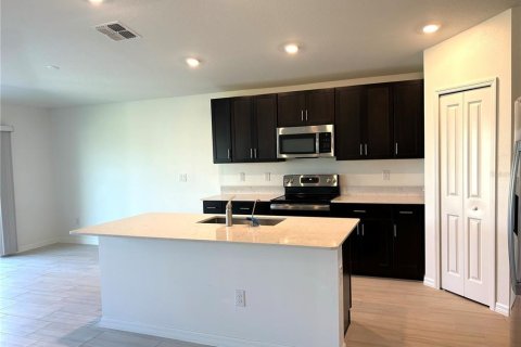 House in Plant City, Florida 4 bedrooms, 179.77 sq.m. № 2113742 - photo 4