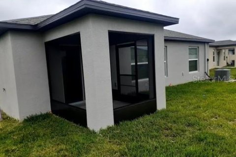 House in Plant City, Florida 4 bedrooms, 179.77 sq.m. № 2113742 - photo 29