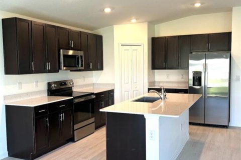 House in Plant City, Florida 4 bedrooms, 179.77 sq.m. № 2113742 - photo 6