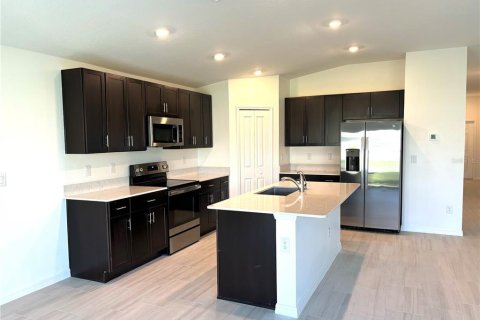 House in Plant City, Florida 4 bedrooms, 179.77 sq.m. № 2113742 - photo 7