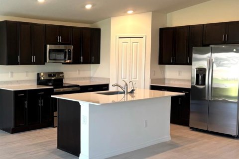 House in Plant City, Florida 4 bedrooms, 179.77 sq.m. № 2113742 - photo 5
