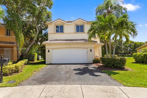 Villa ou maison à vendre à Weston, Floride: 4 chambres, 176.7 m2 № 1951106 - photo 1
