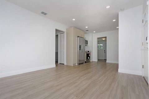 Casa en alquiler en Orlando, Florida, 3 dormitorios, 96.9 m2 № 1913925 - foto 15