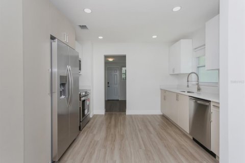 Casa en alquiler en Orlando, Florida, 3 dormitorios, 96.9 m2 № 1913925 - foto 12