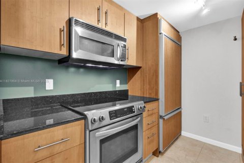 Condominio en alquiler en Bal Harbour, Florida, 2 dormitorios, 98.1 m2 № 1935798 - foto 18