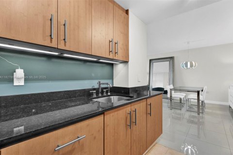 Condo in Bal Harbour, Florida, 2 bedrooms  № 1935798 - photo 19