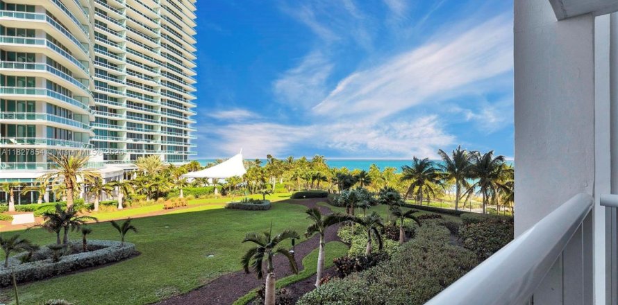 Condo in Bal Harbour, Florida, 2 bedrooms № 1935798