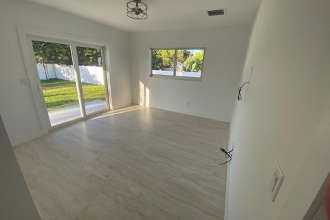 Снять в аренду виллу или дом в Помпано-Бич, Флорида 3 спальни, 206.24м2, № 1177412 - фото 1