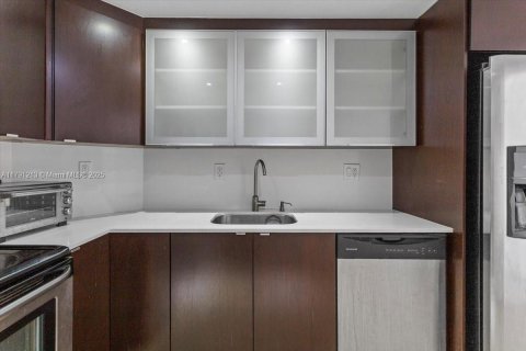 Condominio en venta en Sunny Isles Beach, Florida, 1 dormitorio, 70.79 m2 № 1731775 - foto 18
