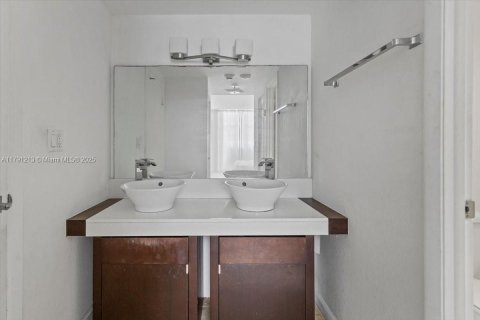 Condominio en venta en Sunny Isles Beach, Florida, 1 dormitorio, 70.79 m2 № 1731775 - foto 25