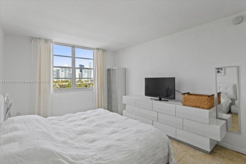 Condominio en venta en Sunny Isles Beach, Florida, 1 dormitorio, 70.79 m2 № 1731775 - foto 21