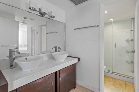 Condominio en venta en Sunny Isles Beach, Florida, 1 dormitorio, 70.79 m2 № 1731775 - foto 27