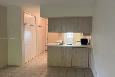Condo in Coral Gables, Florida  № 1806165 - photo 5