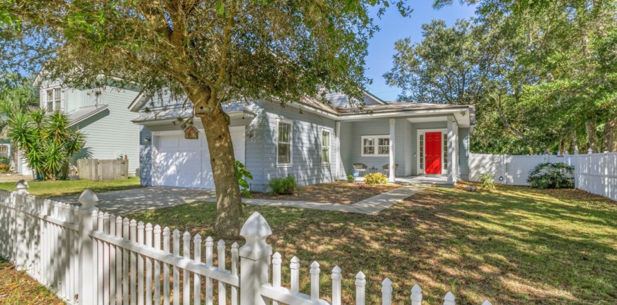 House in Jacksonville, Florida 3 bedrooms, 155.52 sq.m. № 801464