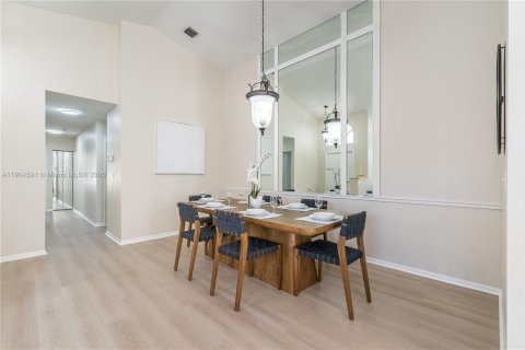 Купить виллу или дом в Пемброк-Пайнс, Флорида 3 спальни, 159.51м2, № 1955983 - фото 4