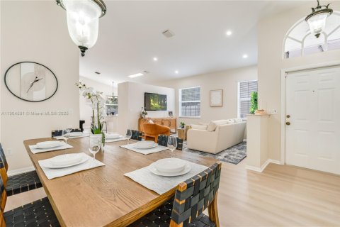 Купить виллу или дом в Пемброк-Пайнс, Флорида 3 спальни, 159.51м2, № 1955983 - фото 5