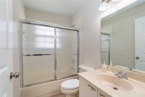 Купить виллу или дом в Пемброк-Пайнс, Флорида 3 спальни, 159.51м2, № 1955983 - фото 22