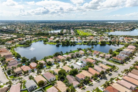 Купить виллу или дом в Пемброк-Пайнс, Флорида 3 спальни, 159.51м2, № 1955983 - фото 30