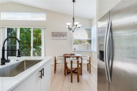 Купить виллу или дом в Пемброк-Пайнс, Флорида 3 спальни, 159.51м2, № 1955983 - фото 20