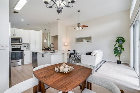 Купить виллу или дом в Пемброк-Пайнс, Флорида 3 спальни, 159.51м2, № 1955983 - фото 19