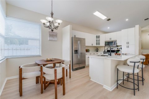 Купить виллу или дом в Пемброк-Пайнс, Флорида 3 спальни, 159.51м2, № 1955983 - фото 18