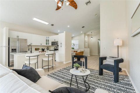 Купить виллу или дом в Пемброк-Пайнс, Флорида 3 спальни, 159.51м2, № 1955983 - фото 16