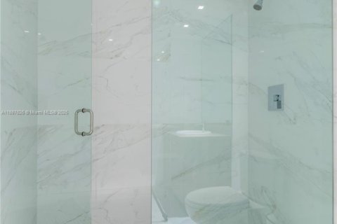 Condominio en alquiler en Sunny Isles Beach, Florida, 2 dormitorios, 121.98 m2 № 1938818 - foto 11