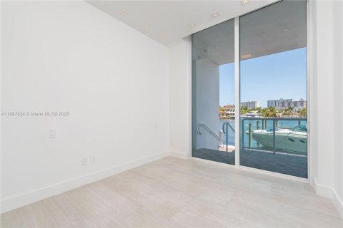 Condominio en alquiler en Sunny Isles Beach, Florida, 2 dormitorios, 121.98 m2 № 1938818 - foto 5