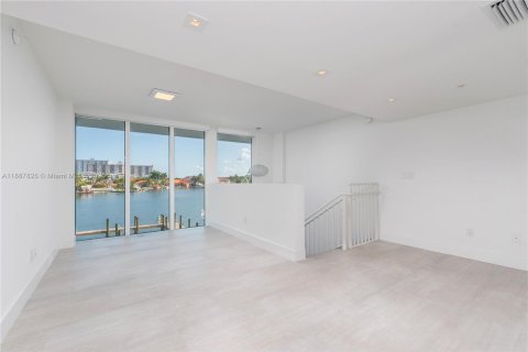 Condominio en alquiler en Sunny Isles Beach, Florida, 2 dormitorios, 121.98 m2 № 1938818 - foto 9