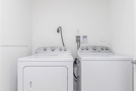 Condominio en alquiler en Sunny Isles Beach, Florida, 2 dormitorios, 121.98 m2 № 1938818 - foto 16