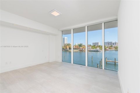 Condo in Sunny Isles Beach, Florida, 2 bedrooms  № 1938818 - photo 12