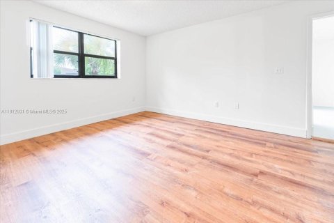 Condo in Sunrise, Florida, 3 bedrooms  № 1762387 - photo 14