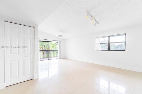 Condo in Sunrise, Florida, 3 bedrooms  № 1762387 - photo 24