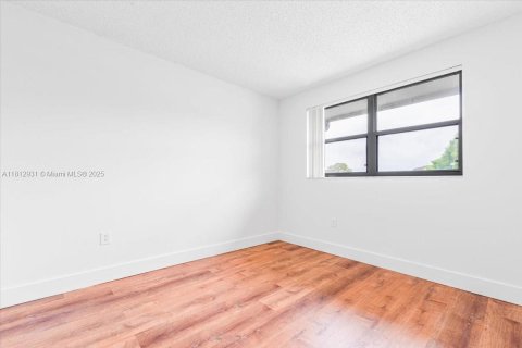 Condo in Sunrise, Florida, 3 bedrooms  № 1762387 - photo 18