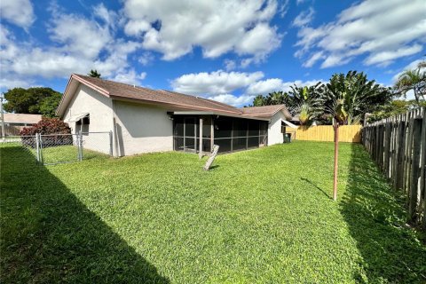 Villa ou maison à vendre à Coconut Creek, Floride: 3 chambres, 153.85 m2 № 1951296 - photo 22