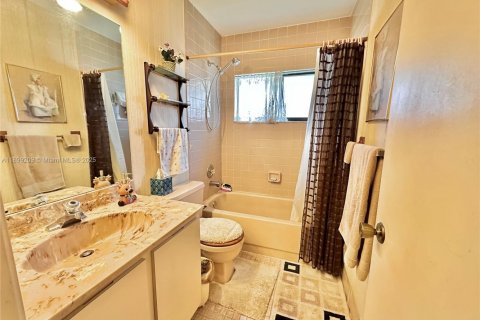 Villa ou maison à vendre à Coconut Creek, Floride: 3 chambres, 153.85 m2 № 1951296 - photo 20