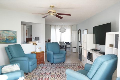 Condo in Sun City Center, Florida, 2 bedrooms  № 1718572 - photo 3