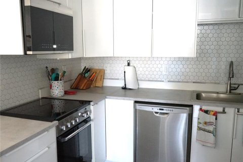 Condo in Sun City Center, Florida, 2 bedrooms  № 1718572 - photo 6