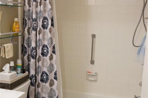 Condo in Sun City Center, Florida, 2 bedrooms  № 1718572 - photo 9