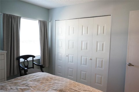 Condo in Sun City Center, Florida, 2 bedrooms  № 1718572 - photo 11