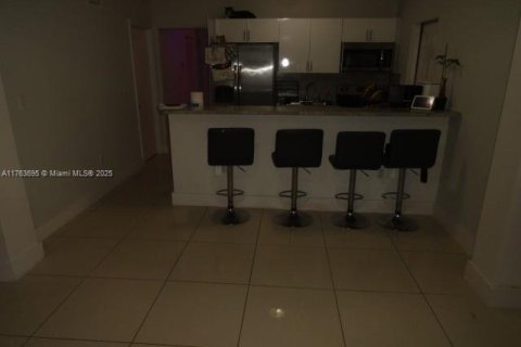 Casa en venta en Miami, Florida, 4 dormitorios, 136.94 m2 № 1983632 - foto 8