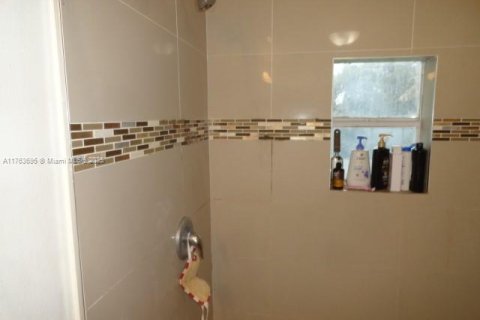 Casa en venta en Miami, Florida, 4 dormitorios, 136.94 m2 № 1983632 - foto 19