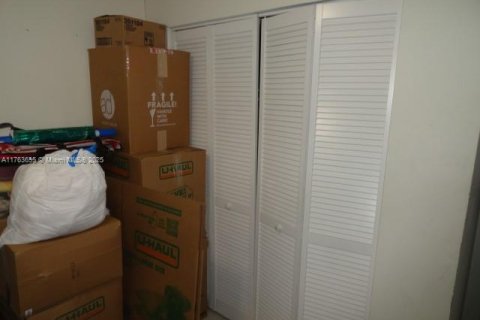 Casa en venta en Miami, Florida, 4 dormitorios, 136.94 m2 № 1983632 - foto 25