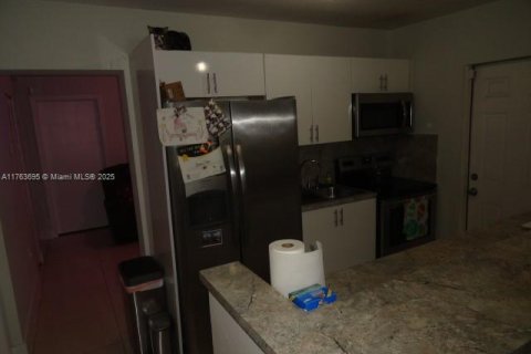 Casa en venta en Miami, Florida, 4 dormitorios, 136.94 m2 № 1983632 - foto 6
