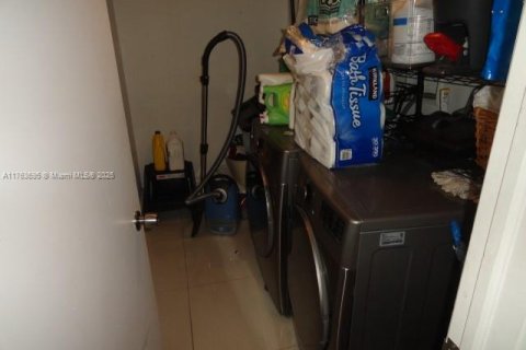 Casa en venta en Miami, Florida, 4 dormitorios, 136.94 m2 № 1983632 - foto 28