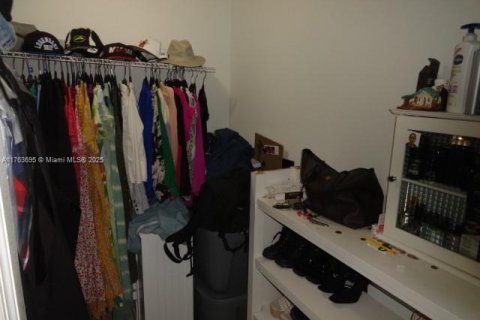 Casa en venta en Miami, Florida, 4 dormitorios, 136.94 m2 № 1983632 - foto 23